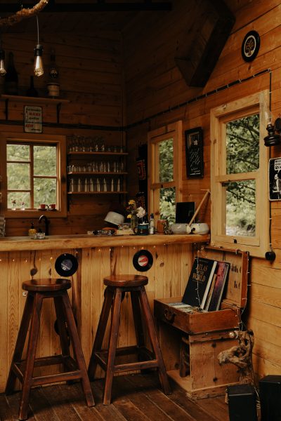 rustic-custom-home-bar